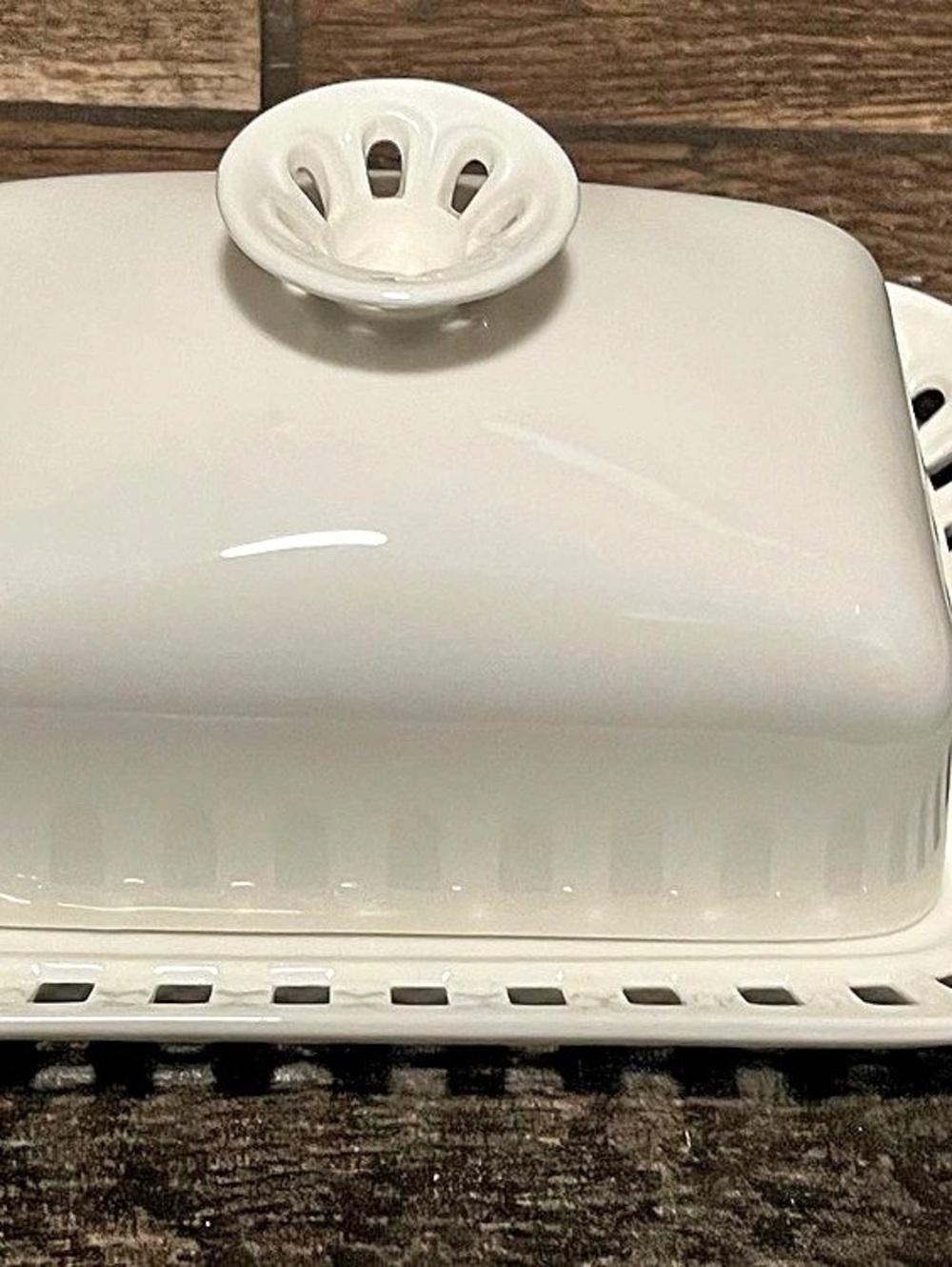 Lace Circo porcelain covered butter dish